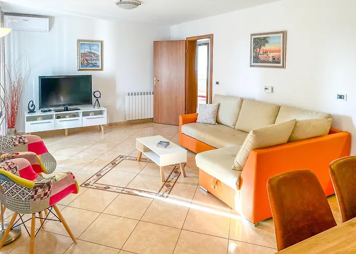 Cancar-1 By Interhome * Πόρετς